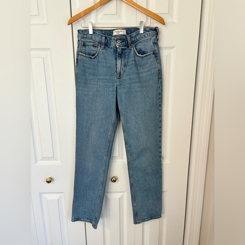 A&F Mid Rise Straight Jeans NEVER WORN - Picture 7 of 11